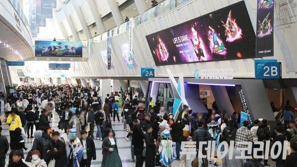 ▲ 부산광역시 벡스코에서 국제게임전시회 지스타 2023이 열린 가운데 참관객들로 북적이고 있다. 사진=투데이코리아