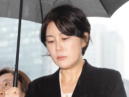 ▲ 음주운전 혐의로 입건된 문재인 전 대통령의 딸 문다혜 씨가 18일 서울 용산경찰서에서 열린 조사에 출석하고 있다. 사진=뉴시스