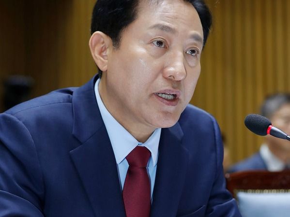 ▲ 오세훈 서울시장이 16일 서울 중구 서울시청에서 열린 국회 행정안전위원회의 서울시에 대한 국정감사에서 질의에 답변하고 있다. 사진=뉴시스