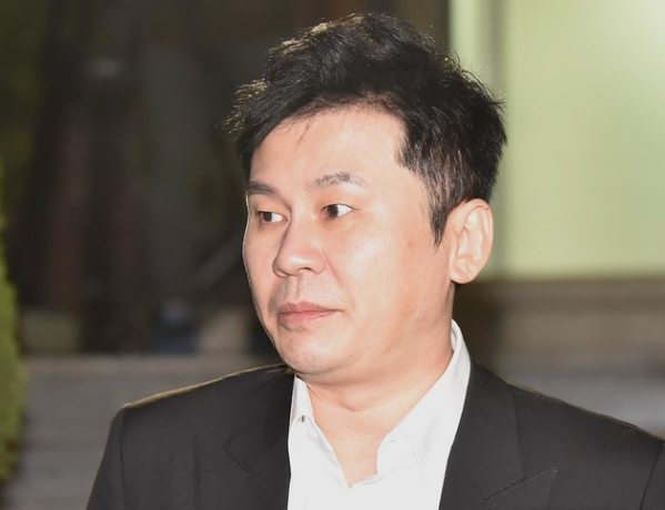 ▲ 양현석 전 YG엔터테인먼트 대표가 지난해 11월 10일 오전 경기 수원시 장안구 경기남부지방경찰청 광역수사대를 나서고 있다. (사진제공=뉴시스)