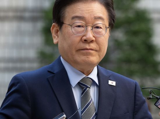 ▲ 이재명 더불어민주당 대표가 12일 오전 서울 서초구 서울중앙지방법원에서 열린 '대장동 배임 및 성남FC 뇌물 의혹' 관련 56차 공판에 출석하고 있다. 사진=뉴시스