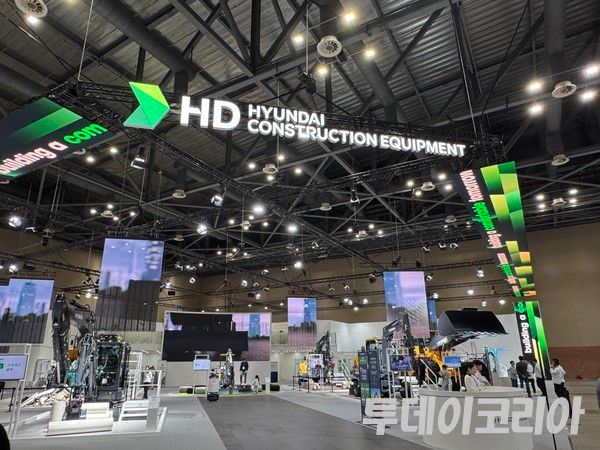 ▲ HD현대가 지난달 24일부터 나흘간 참여한 경기도 일산 킨텍스 '제 12회 한국국제건설기계전' 부스. 사진=진민석 기자