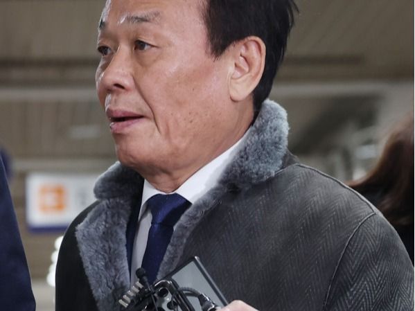 ▲ 백현동 개발 특혜 의혹의 ‘대관 로비스트’로 지목된 김인섭 전 한국하우징기술 대표가 13일 서울 서초구 서울중앙지방법원에서 열린 1심 선고공판에 출석하고 있다. 2024.02.13. 사진=뉴시스