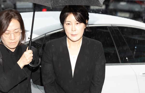 ▲ 음주운전 혐의로 입건된 문재인 전 대통령의 딸 문다혜 씨가 지난달 18일 서울 용산경찰서에서 열린 조사에 출석하고 있다. 사진=뉴시스