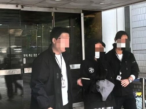 ▲ 서울 강남구 한복판에서 8중 추돌사고를 낸 혐의를 받는 무면허 운전자 김모씨가 4일 오후 서울 서초구 서울중앙지법에서 구속 전 피의자 심문(영장실질심사)을 마치고 나오고 있다. 사진=뉴시스