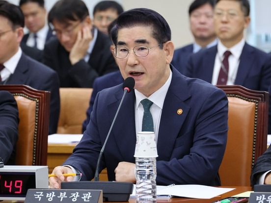 ▲ 김용현 국방부 장관이 28일 오전 서울 여의도 국회에서 열린 국방위원회 전체회의에서 의원 질의에 답변하고 있다. 사진=뉴시스