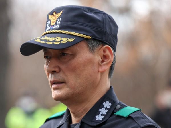 ▲ 조지호 서울경찰청장이 3일 서울 영등포구 여의대로 일대에서 열리는 전국의사 총궐기대회에 앞서 취재진에게 집회 대응방침 등을 발표하고 있다. 사진=뉴시스