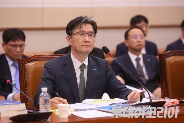 ▲ 14일 오동운 고위공직자범죄수사처장이 서울 여의도 국회에서 진행된 법제사법위원회의 공수처 대상 국감에서 의원들의 질의를 듣고 있다. 사진=김민성 기자