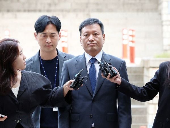 ▲ 영배 큐텐그룹 대표가 10일 오전 서울 서초구 서울중앙지방법원에서 열린 구속 전 피의자 심문(영장실질심사)에 출석하고 있다. 사진=뉴시스