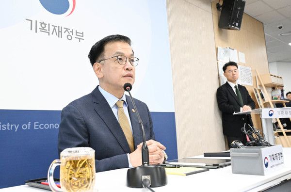 ▲ 최상목 부총리 겸 기획재정부 장관이 지난 23일 정부세종청사 중앙동 기재부 기자실에서 열린 ‘출입기자단 월례간담회’에서 모두발언을 하고 있다. 사진=기획재정부