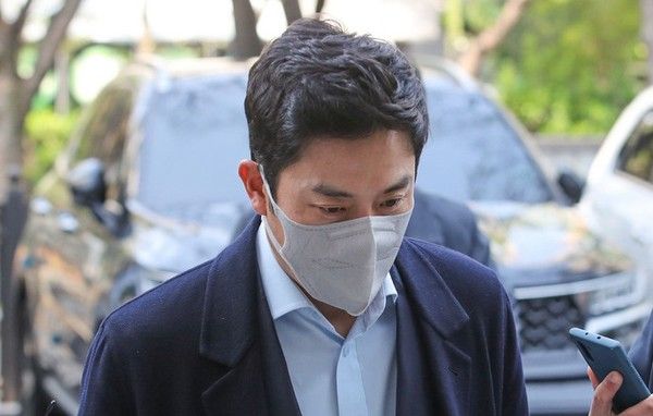 ▲ 배우 성유리의 남편인 프로골퍼 안성현 씨가 서울 양천구 서울남부지방법원에서 열린 구속 전 피의자심문(영장실질심사)에 출석하고 있다. 사진=뉴시스