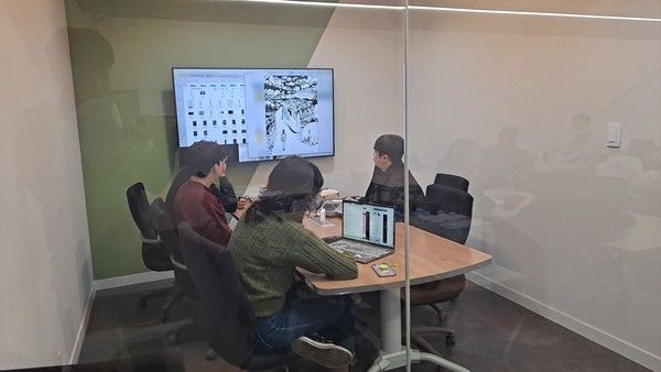 ▲ 세종대 ‘2024 콘텐츠 창의인재동반사업’에서 작품 컨설팅 프로그램이 진행되고 있다. 사진=세종대학교