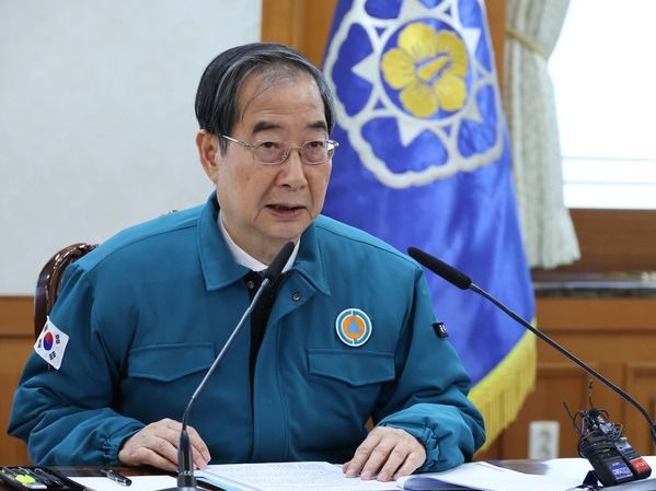 ▲ 한덕수 국무총리가 8일 서울 종로구 정부서울청사에서 열린 의사집단행동 중앙재난안전대책본부(중대본) 회의에 참석해 발언하고 있다. 사진=뉴시스