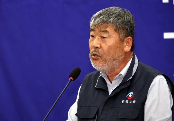 ▲ 김동명 한국노총 위원장이 지난 8월 서울 여의도 국회의 의원회관 세미나실에서 열린 국회노동포럼 출범식에서 축사를 하고 있다. 사진=뉴시스