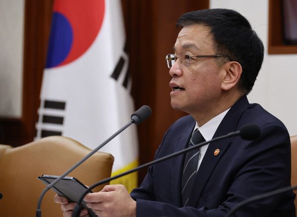 ▲ 최상목 경제부총리 겸 기획재정부 장관이 5일 오전 서울 종로구 정부서울청사에서 열린 경제관계장관회의에 참석해 발언하고 있다. 사진=뉴시스