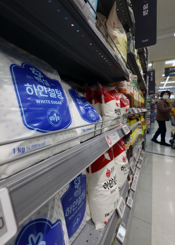 ▲ 서울의 한 대형마트에 진열된 설탕 제품 모습. 사진=뉴시스