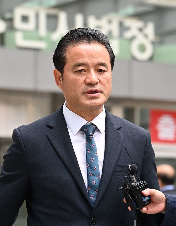 ▲ 기부행위 등 공직선거법 위반 혐의를 받는 더불어민주당 임종성(경기 광주시을) 의원이 1일 경기도 수원지방법원에서 열린 항소심 공판을 마치고 나오고 있다. 2023.11.01. 사진=뉴시스