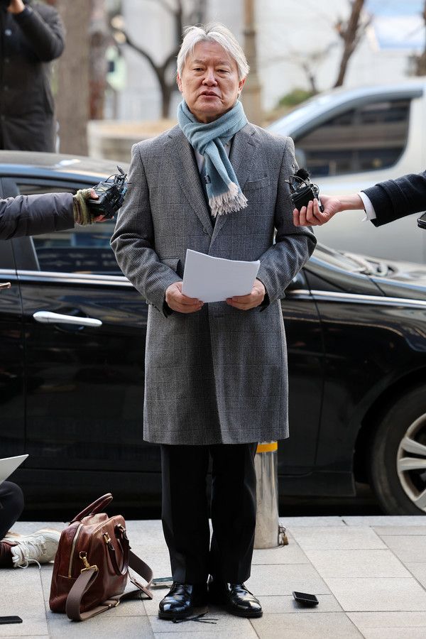 ▲ 전공의 집단사직에 관여했다는 혐의를 받는 노환규 전 대한의사협회장이 9일 오전 서울 마포구 서울경찰청 광역수사단에 출석하기 전 입장을 밝히고 있다. 2024.03.09. 사진=뉴시스