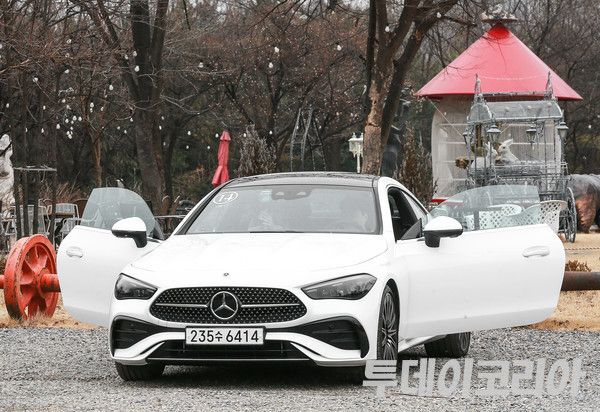 ▲ 28일 서울 시내 한 주차장에 메르세데스 벤츠코리아 ‘디 올-뉴 CLE 쿠페’가 주차돼있다. 사진은 CLE 전면 모습. 2024.02.28. 사진=안현준 기자