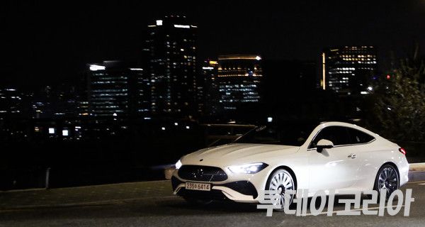 ▲ 메르세데스 벤츠코리아가 공개한 ‘디 올-뉴 CLE 쿠페’가 28일 서울 일대를 주행하고 있다. 2024.02.28. 사진=안현준 기자