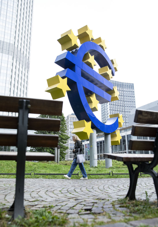 ▲ 독일 프랑크푸르트에 있는 유로 사인. 사진=신화/뉴시스