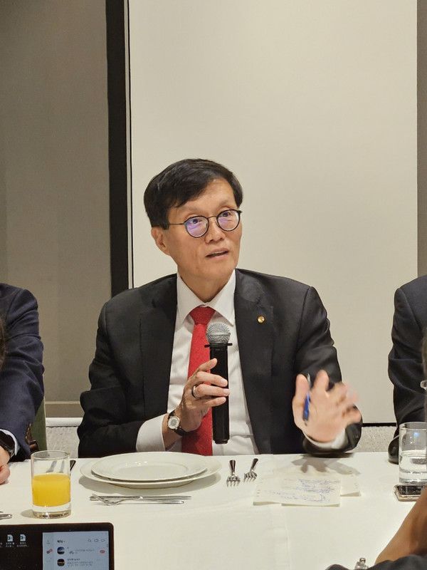 ▲ 이창용 한국은행 총재가 2일(현지시각) 아시아개발은행(ADB) 총회 참석차 방문한 조지아 트빌리시에서 진행된 기자간담회에 참석했다. 사진=한국은행