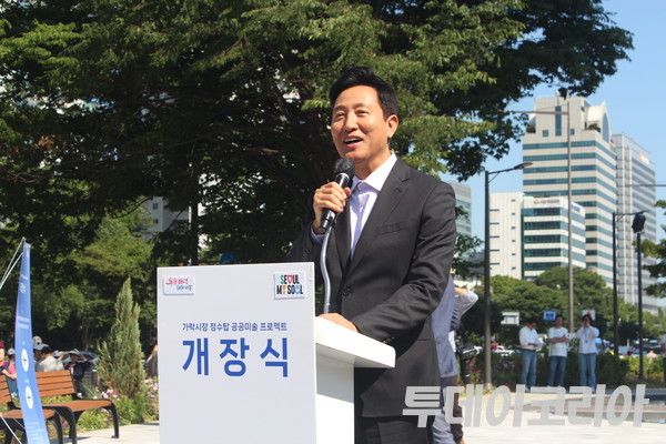 ▲ 오세훈 서울시장이 31일 서울 송파구 가락시장에서 열린 ‘비의 장막’ 개장식에서 발언하고 있다. 사진=이기봉 기자