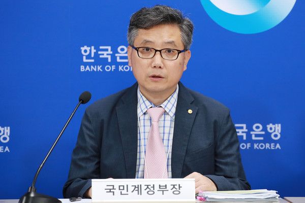 ▲ 최정태 한국은행 경제통계국 국민계정부장이 5일 서울 중구 한국은행에서 열린 2024년 1/4분기 국민소득(잠정) 및 국민계정 2020년 기준년 1차 개편 결과 설명회에서 발표하고 있다. 2024.06.05. 사진=뉴시스