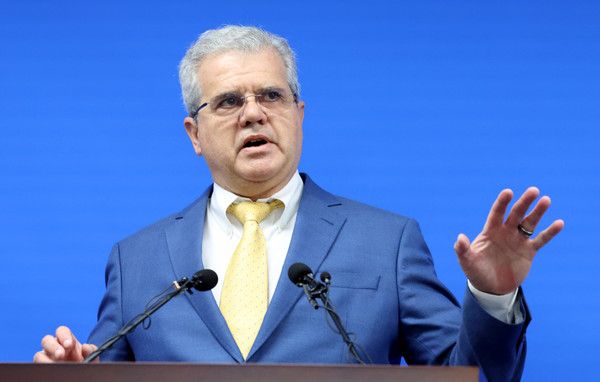 ▲ 미국 심해 기술 평가 전문 기업 액트지오의 비토르 아브레우 고문이 7일 오전 세종시 정부세종청사 산업통상자원부에서 '동해 심해 가스전' 관련 브리핑을 하고 있다. 사진=뉴시스