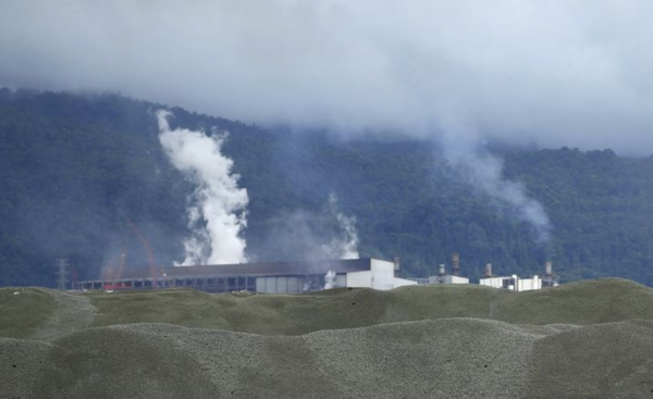▲ 인도네시아 할마헤라 섬 웨다베이 공단에 위치한 한 니켈제련공장. 사진=뉴시스