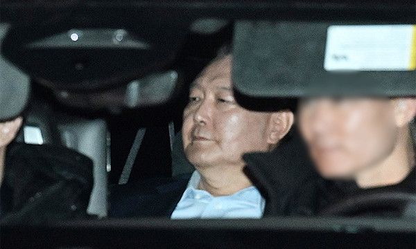 ▲ 윤석열 대통령이 15일 경기도 정부과천청사 고위공직자범죄수사처(공수처)에서 조사를 마친 뒤 서울구치소로 향하고 있다. 사진=뉴시스