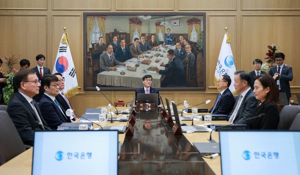 ▲ 한국은행 금융통화위원회가 16일 서울 중구 한국은행에서 본회의를 개최하고 기준금리를 연 3.00%로 동결했다. 사진=한국은행
