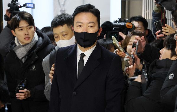 ▲ 김성훈 대통령경호처 차장이 17일 서울 서대문구 경찰청 국가수사본부 특별수사단에 출석하고 있다. 사진=뉴시스