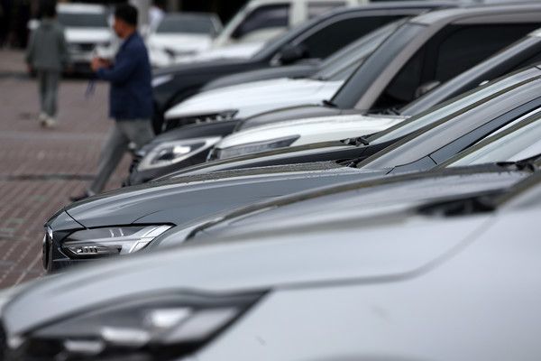 ▲ 경기 성남시 모란시장 주차장에 자동차들이 주차돼 있다. 사진=뉴시스