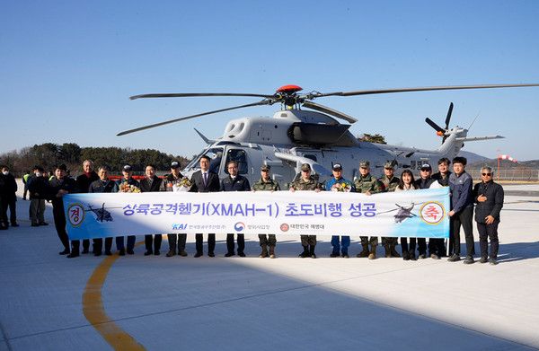 ▲ KAI(한국항공우주산업)가 지난 15일 상륙공격헬기 시제기 초도비행 성공 축하행사를 진행했다. 사진=KAI
