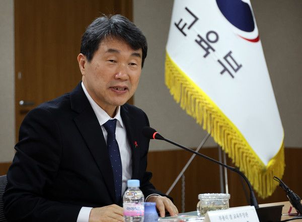 ▲ 이주호 부총리 겸 교육부 장관이 20일 세종시 정부세종청사에서 열린 2025년 교육부·국가거점 국립대총장 간담회에서 모두발언을 하고 있다. 사진=뉴시스