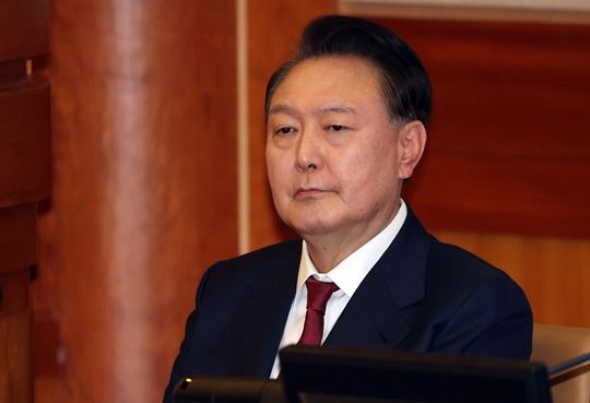 ▲ 윤석열 대통령이 23일 오후 서울 종로구 헌법재판소 대심판정에서 열린 탄핵심판 4차 변론기일에 출석해 있다. 사진=뉴시스