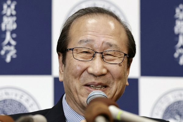 ▲ 2025년 노벨화학상 수상자인 기타가와 스스무 교수가 8일 일본 오사카 교토대학에서 열린 기자회견에서 환하게 웃고 있다. 사진=AP/뉴시스