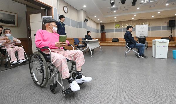 ▲ 경기 수원시 장안구 한국보훈복지의료공단 수원보훈요양원 내부 모습. 사진=뉴시스