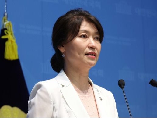 ▲ 강경숙 조국혁신당 의원이 17일 오전 서울 여의도 국회 소통관에서 열린 '경기교육청 고3 운전면허 372억 혈세낭비 관련 특성화고 역차별' 기자회견에서 발언을 하고 있다. 사진=뉴시스