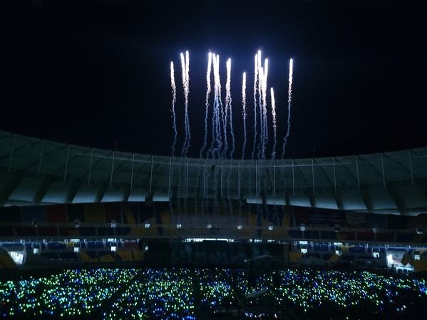 ▲ 21일 부산 연제구 아시아드주경기장에서 '2023 부산원아시아페스티벌(BOF) K-POP콘서트'의 시작을 알리는 화려한 축포가 쏘아 올려지고 있다. 사진=뉴시스