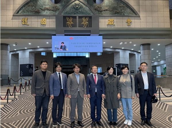 ▲ 경기도의회 기획재정위원회가 전쟁기념관을 방문해 백승주 전쟁기념사업회장을 접견하고, 경기도의 평화와 안보 정책 방향을 논의했다. 사진=경기도의회