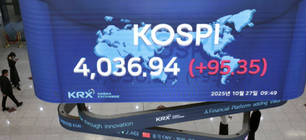 ▲ 27일 오전 서울 영등포구 한국거래소 서울사무소 홍보관에 지수가 표시되고 있다. 사진=뉴시스