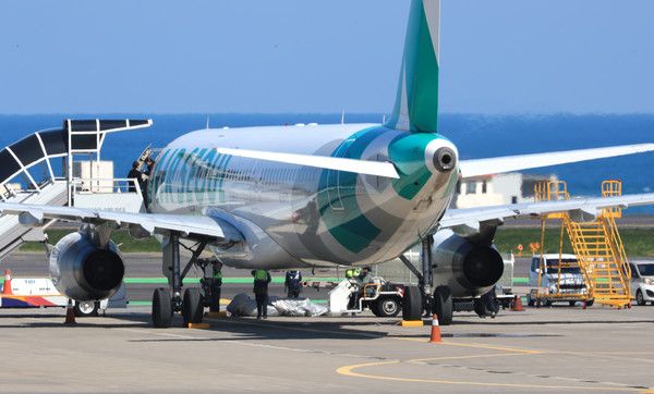 ▲ 지난 4월 오전 주기장으로 옮겨진 에어서울 RS902편 모습. 사진=뉴시스