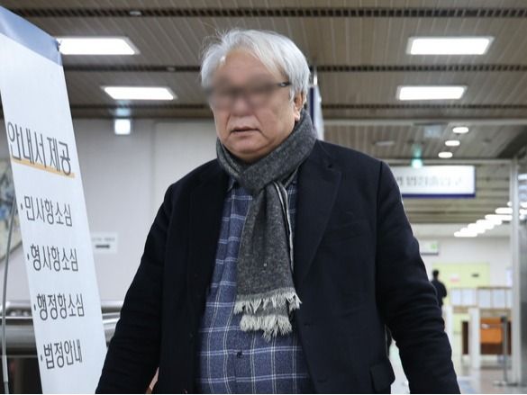 ▲ 정바울 아시아디벨로퍼(백현동 개발사업 시행사) 대표가 5일 서울 서초구 서울중앙지방법원에서 열린 '백현동 수사무마 금품 의혹' 혐의를 받는 전관 변호사 곽정기 전 총경과 임정혁 전 고검장에 대한 2차 공판에 증인신문을 위해 출석하고 있다. 사진=뉴시스