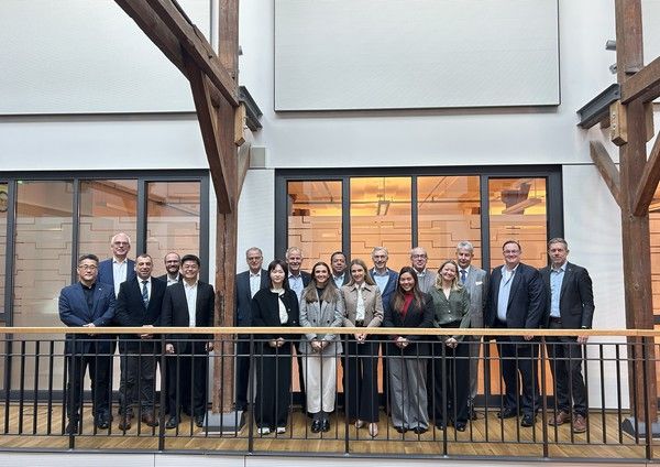 ▲ 제10회 체인포트 정기총회 참석자들이 기념촬영을 하고 있다. 사진=부산항만공사