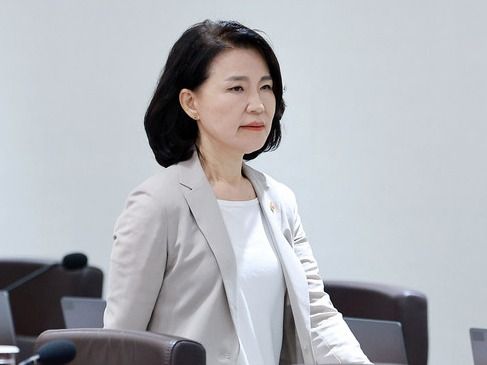 ▲ 이진숙 방송통신위원장이 8일 서울 용산 대통령실 청사에서 열린 국무회의에 참석하고 있다. 사진=뉴시스