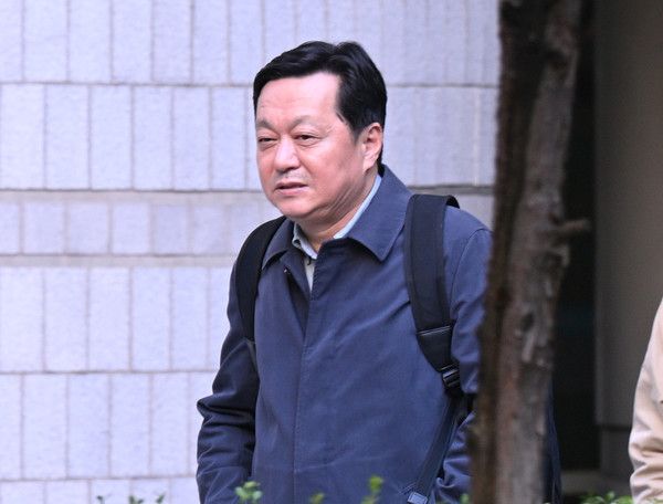 ▲ 정진상 전 더불어민주당 당대표실 정무조정실장이 7일 서울 서초구 서울중앙지법에서 열린 대장동 개발특혜 의혹 사건 재판에 출석하고 있다. 사진=뉴시스