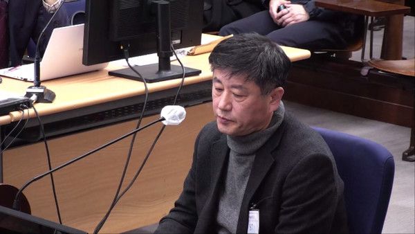 ▲ 12·3 비상계엄 사태 과정에서 이른바 ‘비선 실세’ 역할을 한 것으로 알려진 노상원 전 정보사령관이 지난 8일 서울중앙지방법원에서 열린 윤석열 전 대통령 재판에 출석해 대부분의 질문에 증언을 거부했다. 사진=서울중앙지방법원