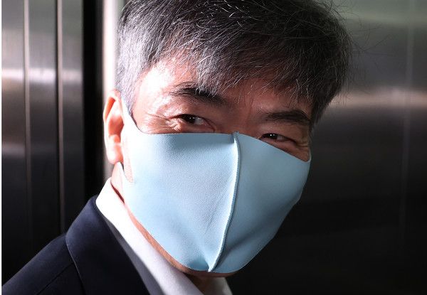 ▲ 이종호 전 블랙펄인베스트 대표가 1일 오전 서울 서초구 순직 해병 특별검사팀 사무실에서 피의자 소환 조사를 받기 위해 출석하고 있다. 2025.11.01. 사진=뉴시스